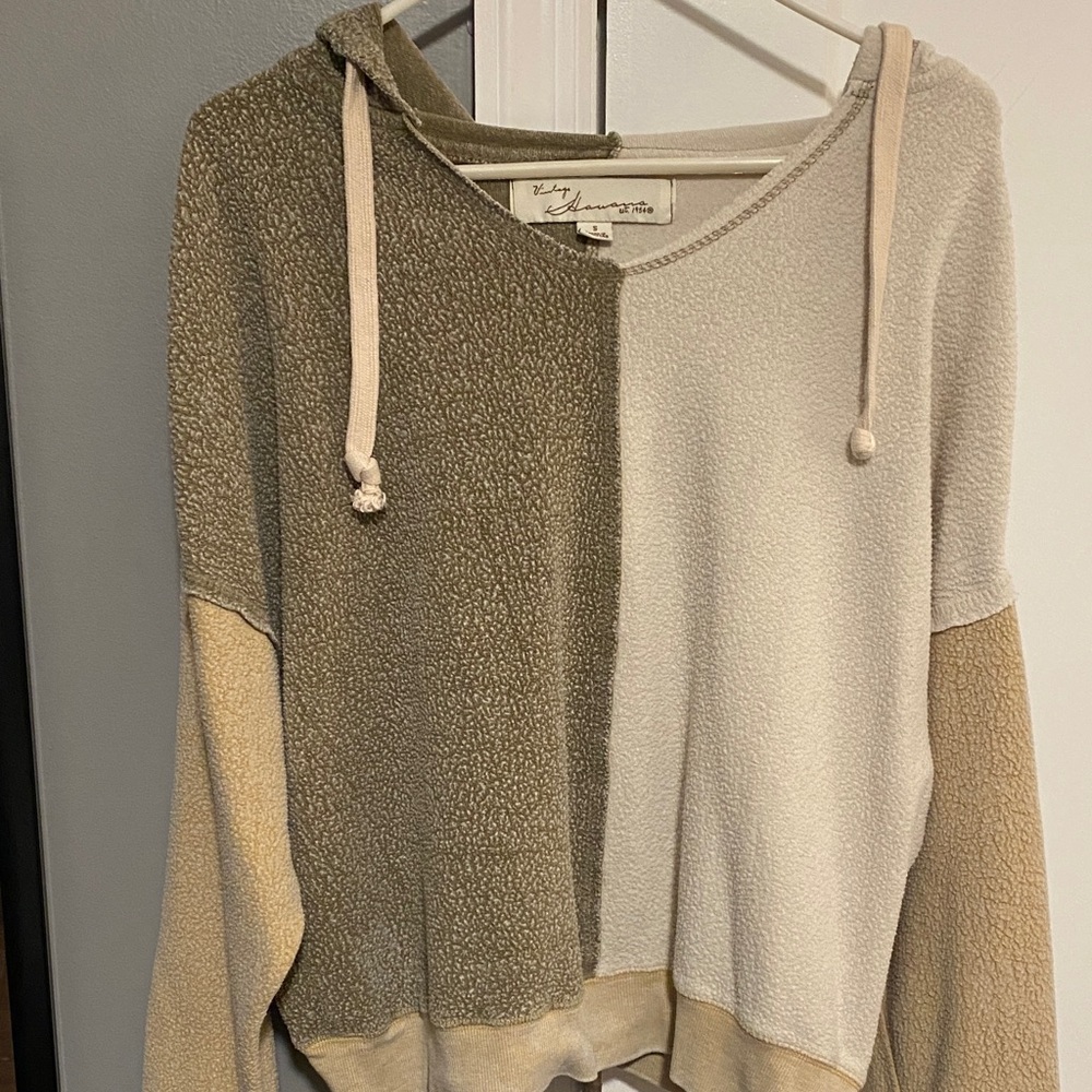 Vintage Havana Light Olive and Cream Knit Top